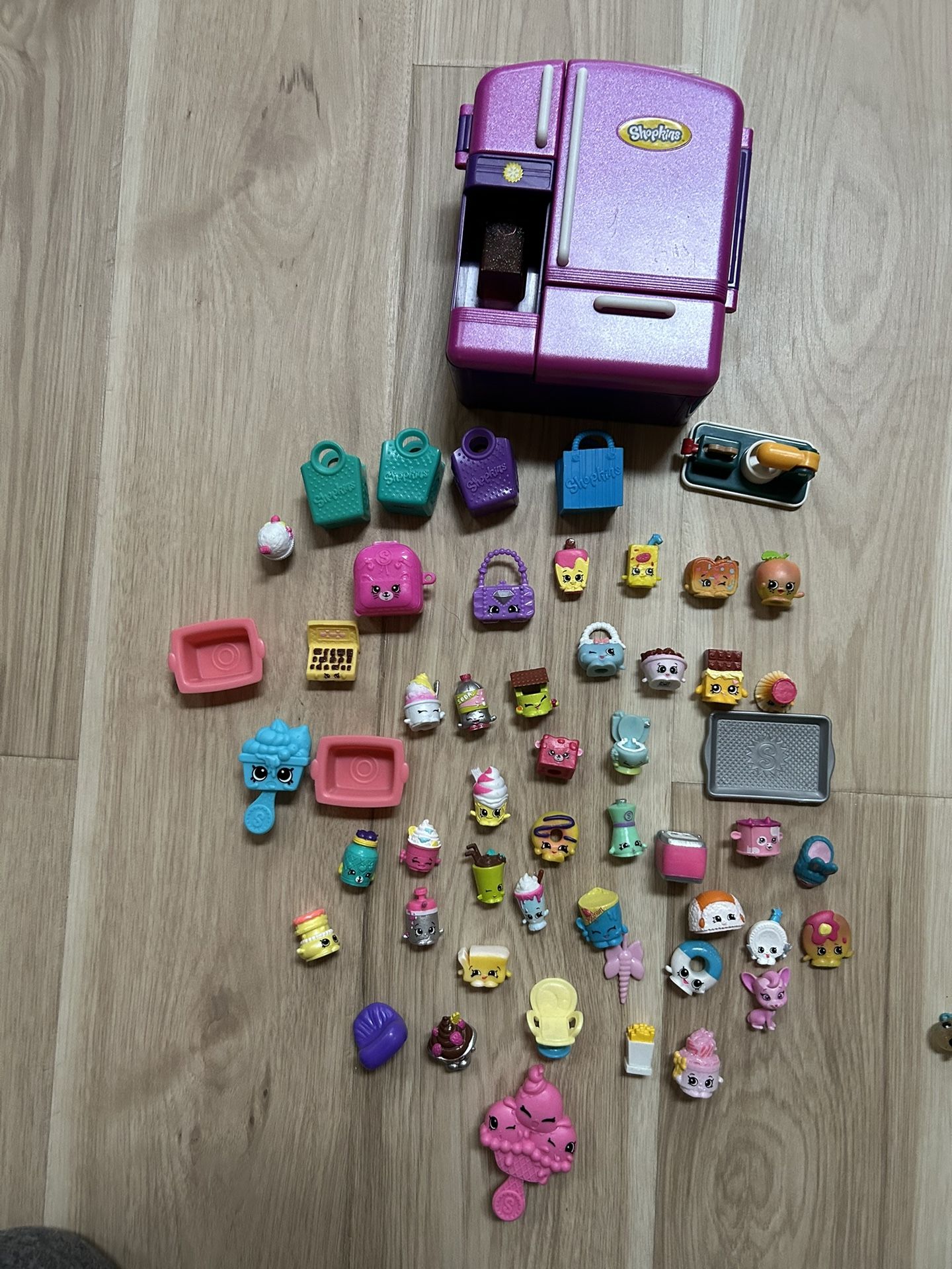 Shopkins Lot With Fridge And Accessories 
