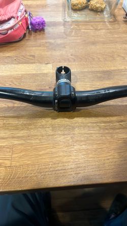 One Up Carbon Bars Race Face Stem
