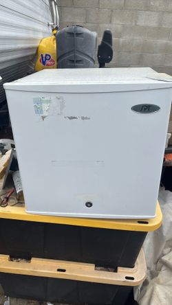 SPT freezer note freezer only 1.1cu ft what
