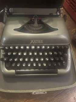 Aztec 700 Typewriter