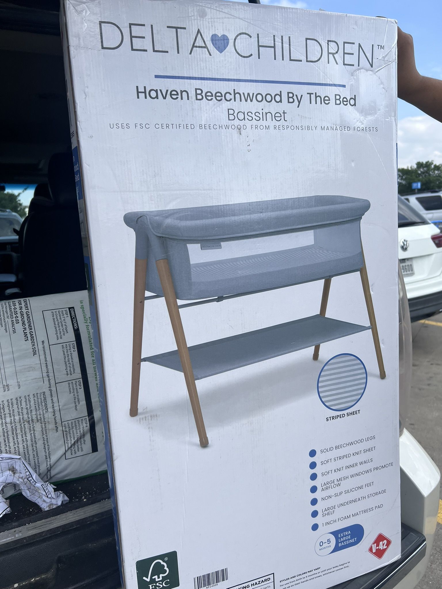 Delta bassinet Baby & Kids