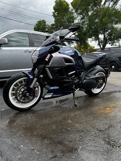 Ducati Diavel 2013 Clean title
