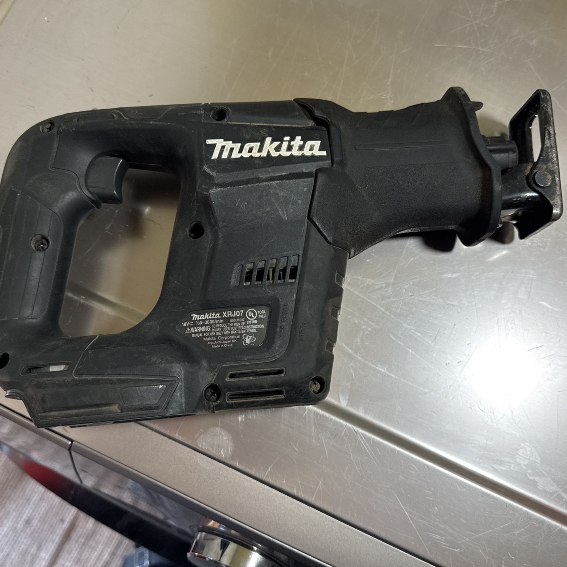 Makita Cordless reciprocating saw