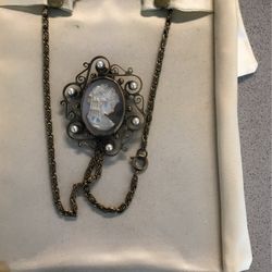 Pearl Broach And Necklace 