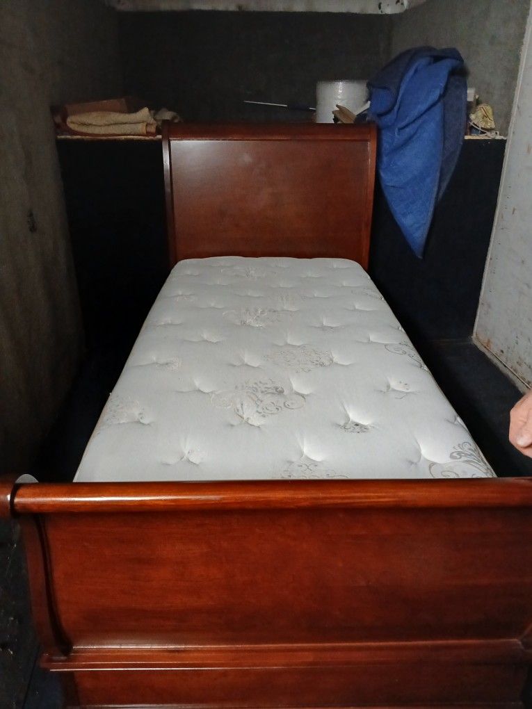 Twin Sleigh Bed
