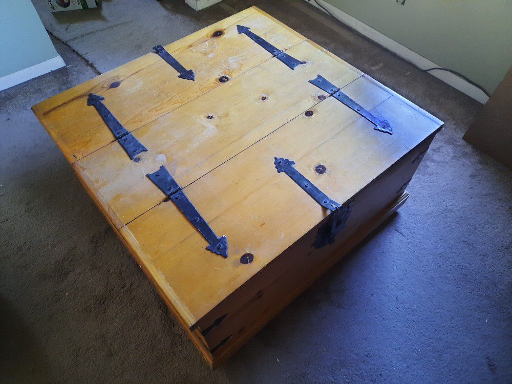 Coffee table chest - $30