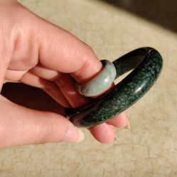 Beautiful Vintage Jade Bracelet & Ring Set