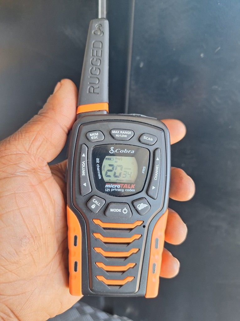 Cobra ACXT645 Walkie Talkie