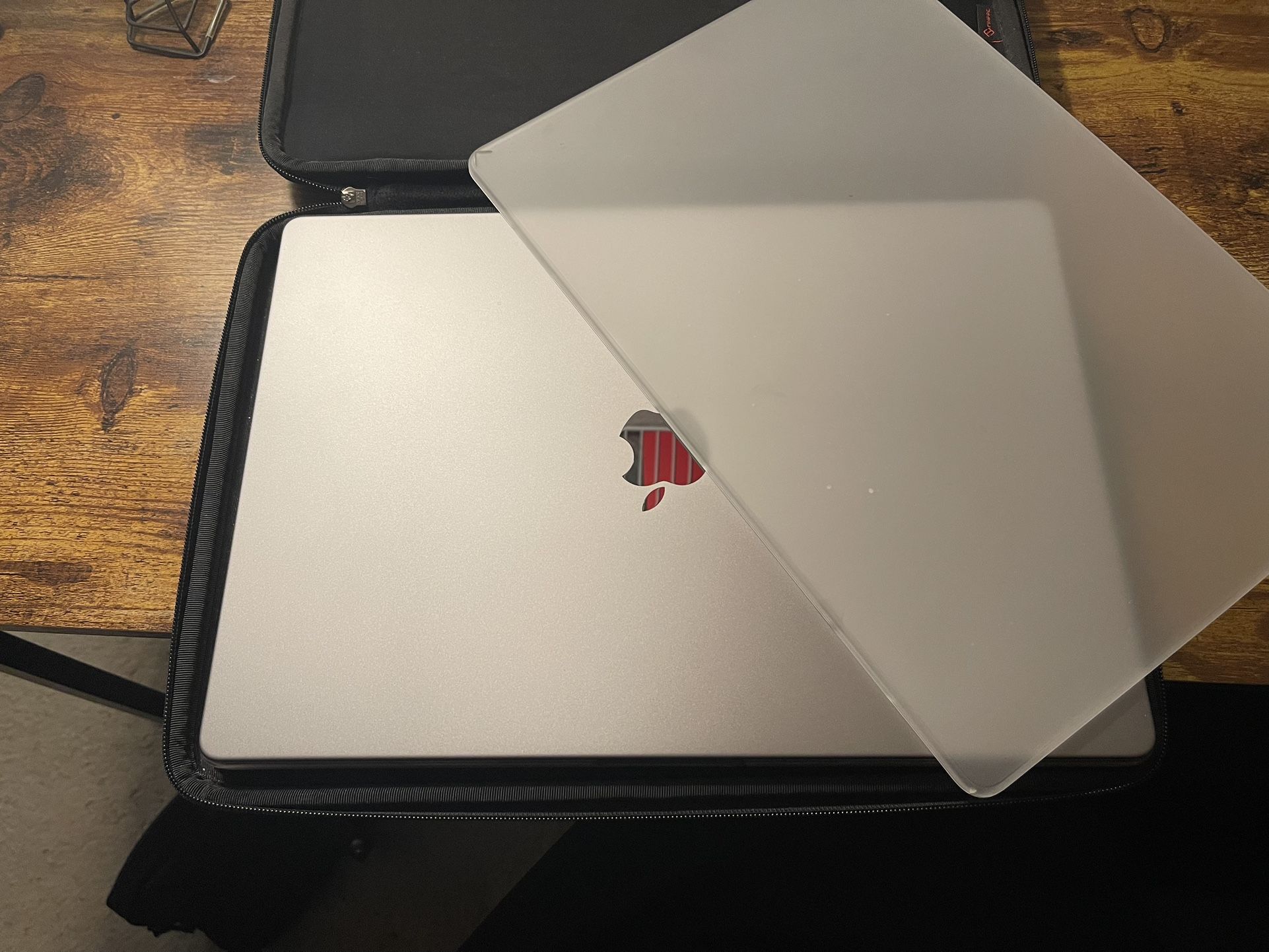 Apple MacBook Pro 16” M1 Max - 1TB SSD / 32GB RAM - Space Gray - $1249