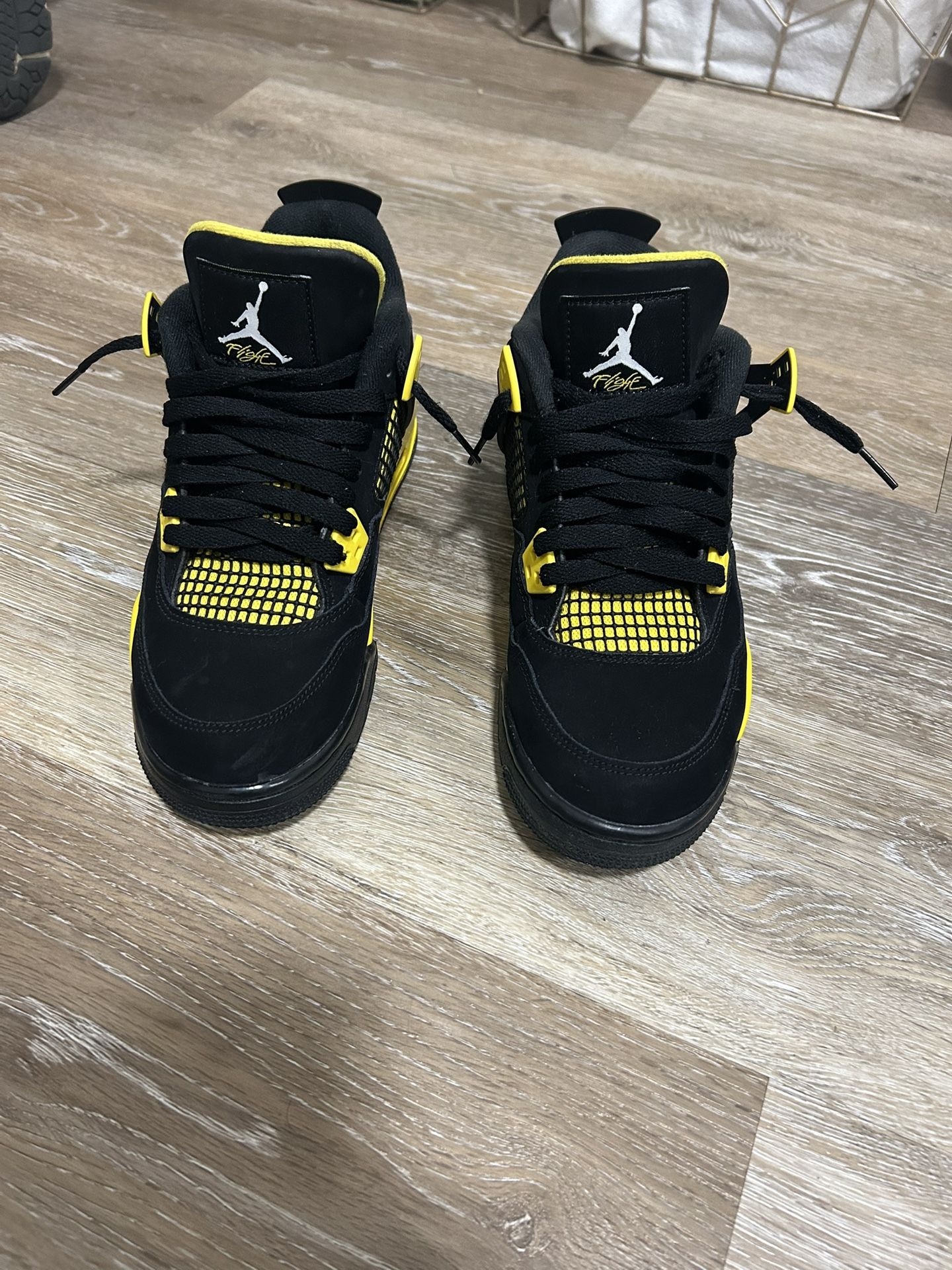 *Send Offers*jordan 4 Size 7Y
