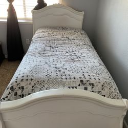 Twin Bed With 1 Nightstand 