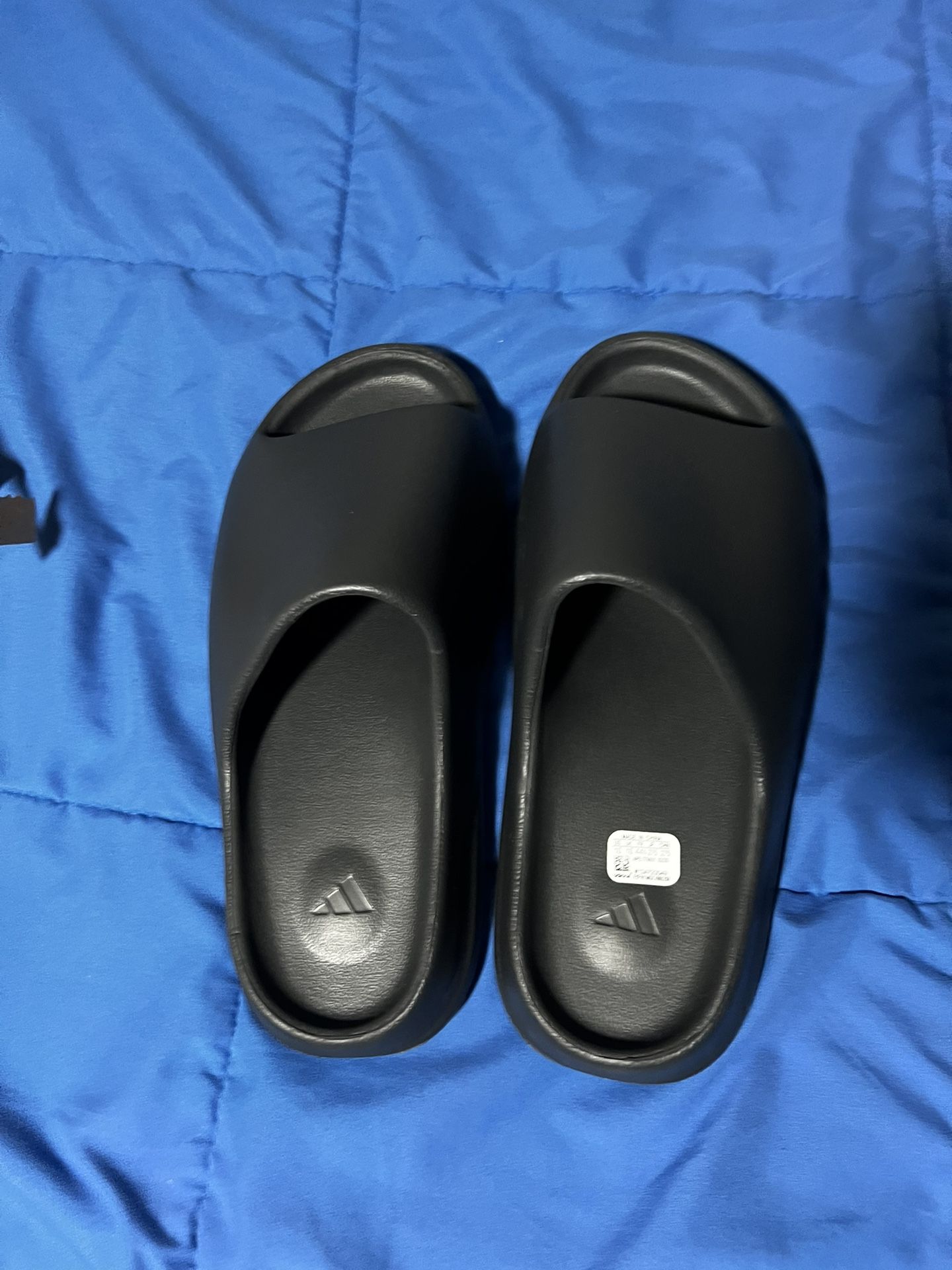Yeezy slides “Onyx”