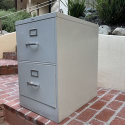 GRAY METAL 2-DOOR STORAGE/FILING CABINET