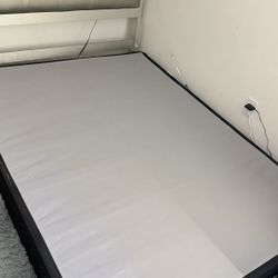 Queen Box Spring – Like New