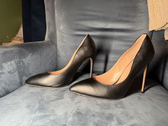 Women’s Brand New Black Pump 10