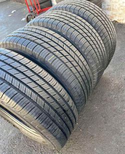 205/70/15 michelin Selling a set of 4 tires in excellent condition 🫡