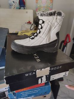 Snow boots