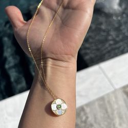 100% Natural Grade A Jade 925 Silver with Pearl and Cubic Zirconia Necklace (Brand New) 