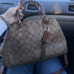 coach signature margot carryall sachet bag <3