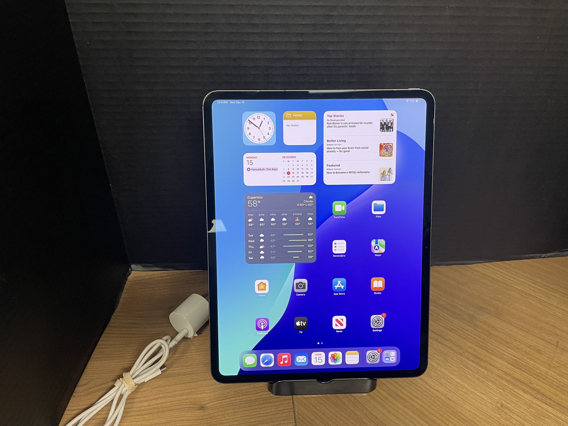 Apple iPad Pro 13-inch M4 256 gb no offers or trades please!!