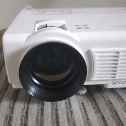 Vankyo Q5 Leisure 3 Mini LED LCD Projector Up to 200" Inch With 65,000 Hours LED Lamp Like New Condition