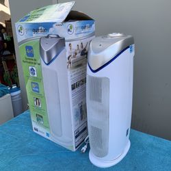 Germ Guardian Air Purifier with True HEPA Filter and UV-C Sanitizer, 4-in-1 AC4825W 22" Tower White Very Clean and Perfect Working Condition 