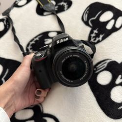 NIKON  D3300