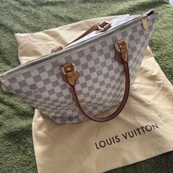 Louis Vuitton Neverfull Bag