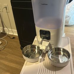 Dual PET Feeder With Camera