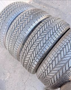 235/65/18 Bridgestone 📍📍 Vendo un set de llantas con 80% de vida las 4 📍🌟