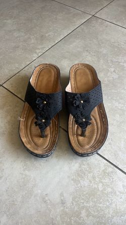 Women’s Sandals, Size 8