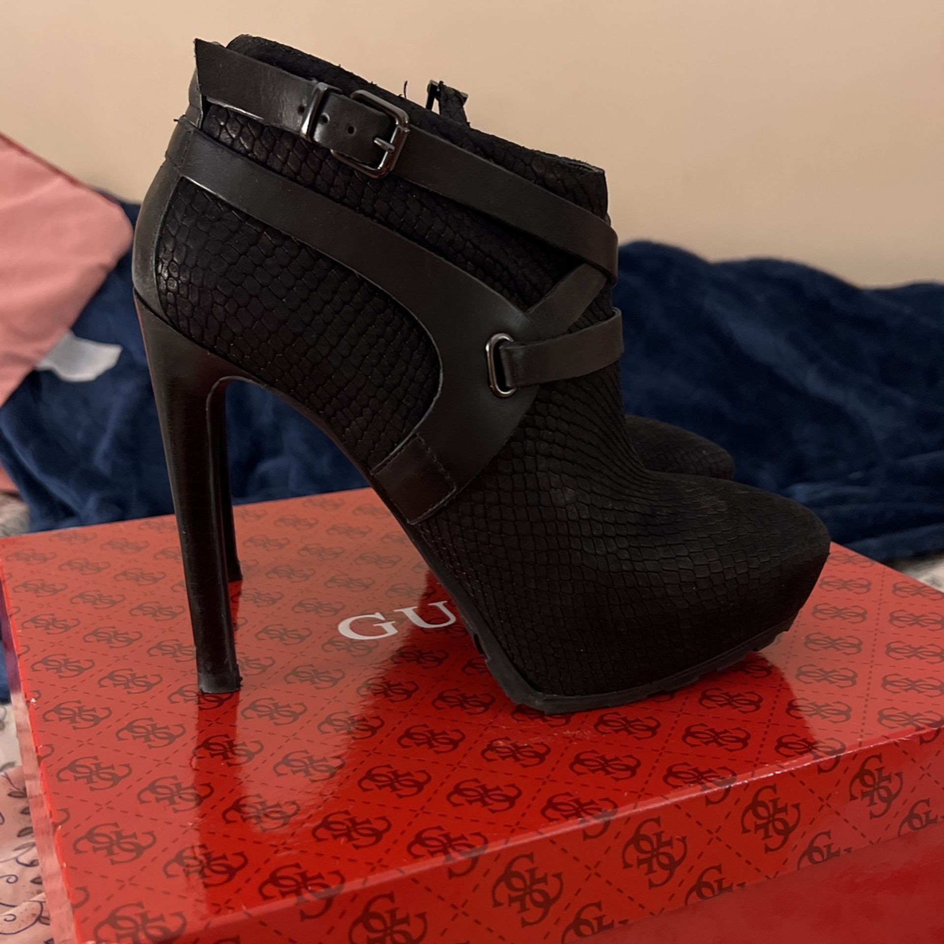 Black Multi Leather Guess Borrows Size 7
