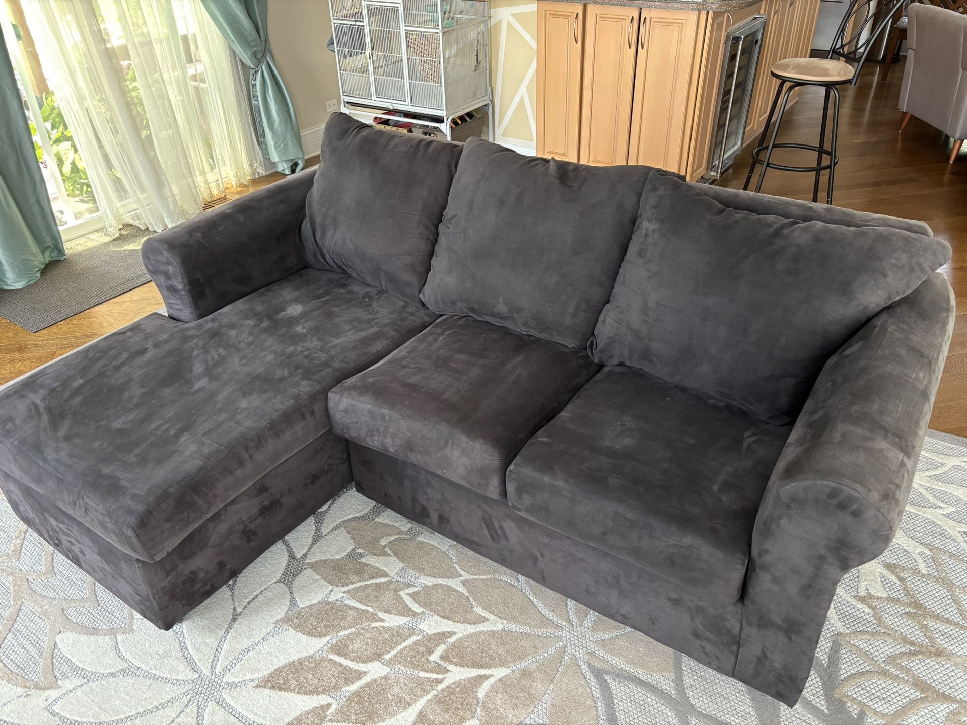 Black Couch - Free Delivery 🚚