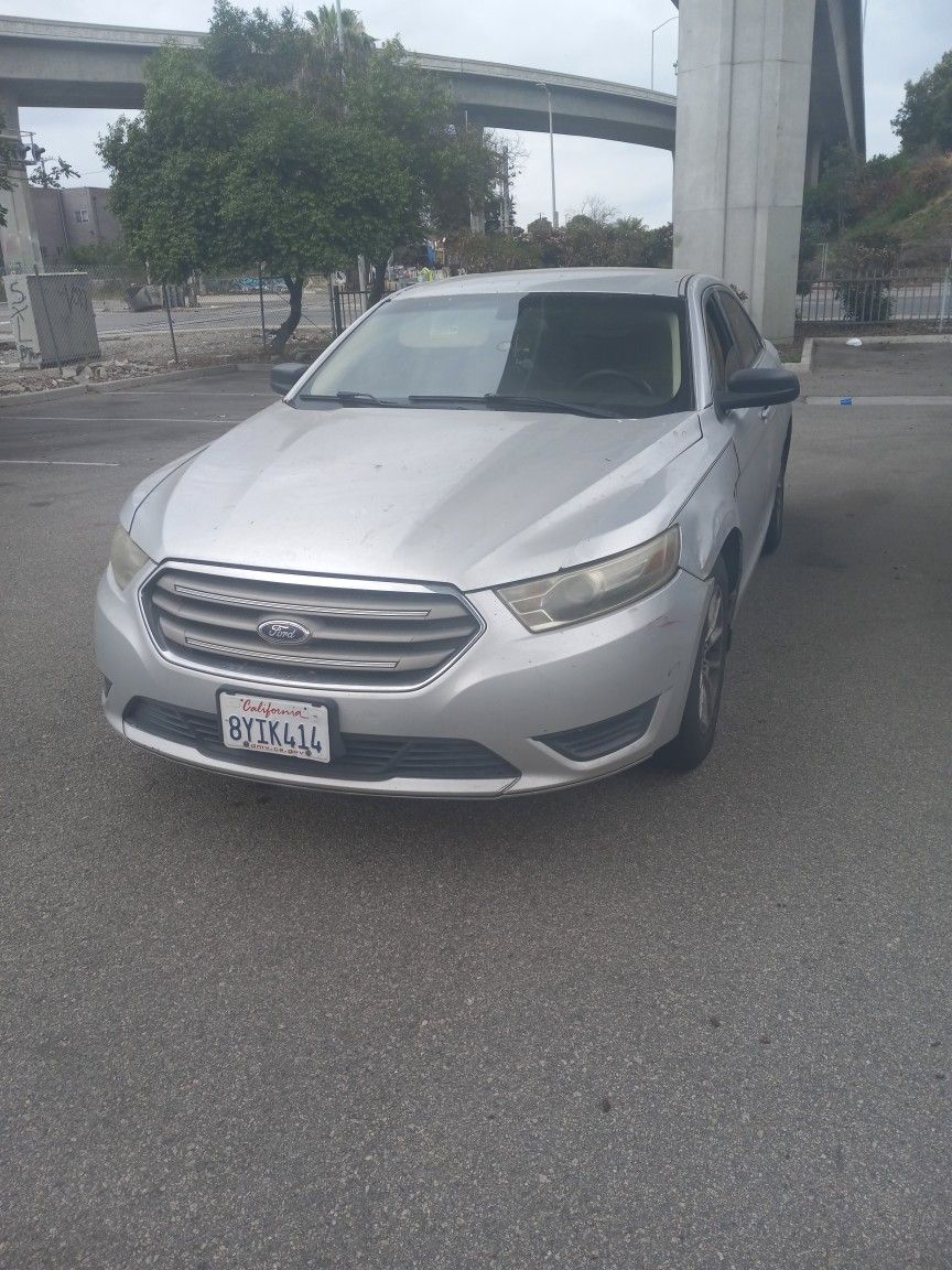 2014 Ford Taurus