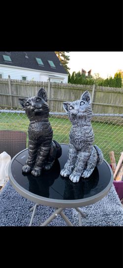 Ally cat statue