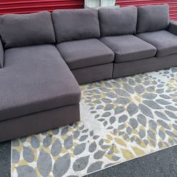 Sectional Couch!!! Delivery Available 🚚!! Dimensions: 122” Length x 31” Height x 35” Depth ( 60” Depth Chaise)