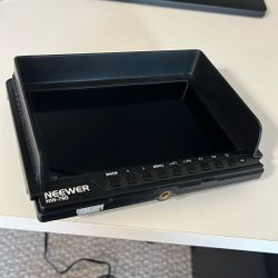 Neewer NW-760 // 7 Inch Camera Monitor 
