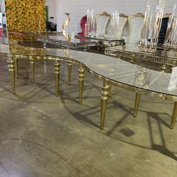 Serpentine table