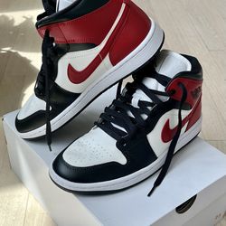  Air Jordan 1 mid Sneakers