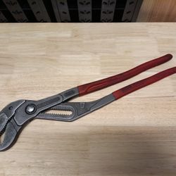 Knipex 22" Pipe Wrench