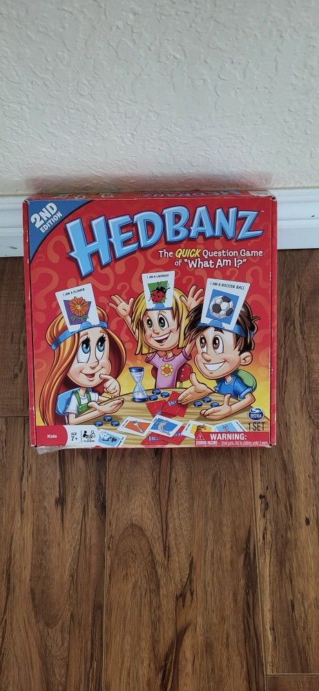 Hedbanz Game, Like New ( No Missing Piece).