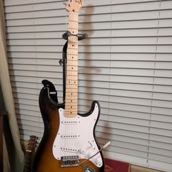 Squier Stratocaster Guitar+ Fender Gig Bag