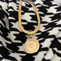 Stunning Simple Gold Necklace With Pendant Charm On Flat Shake Chain