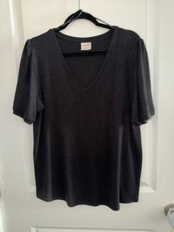 Mod Ref Soft Puff Sleeve V-Neck Fashion Tee in black size x large