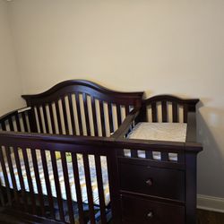 Sorelle 4-in-1 Convertible Crib w/ Changing Table & Storage – $300 OBO – Must Go!