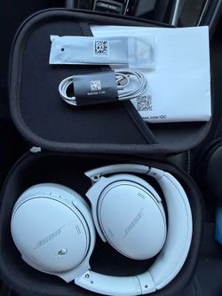 BOSE QUIET COMFORT Headphones NEW!