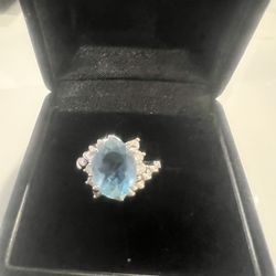 Aquamarine ring 2.38 carat with diamond