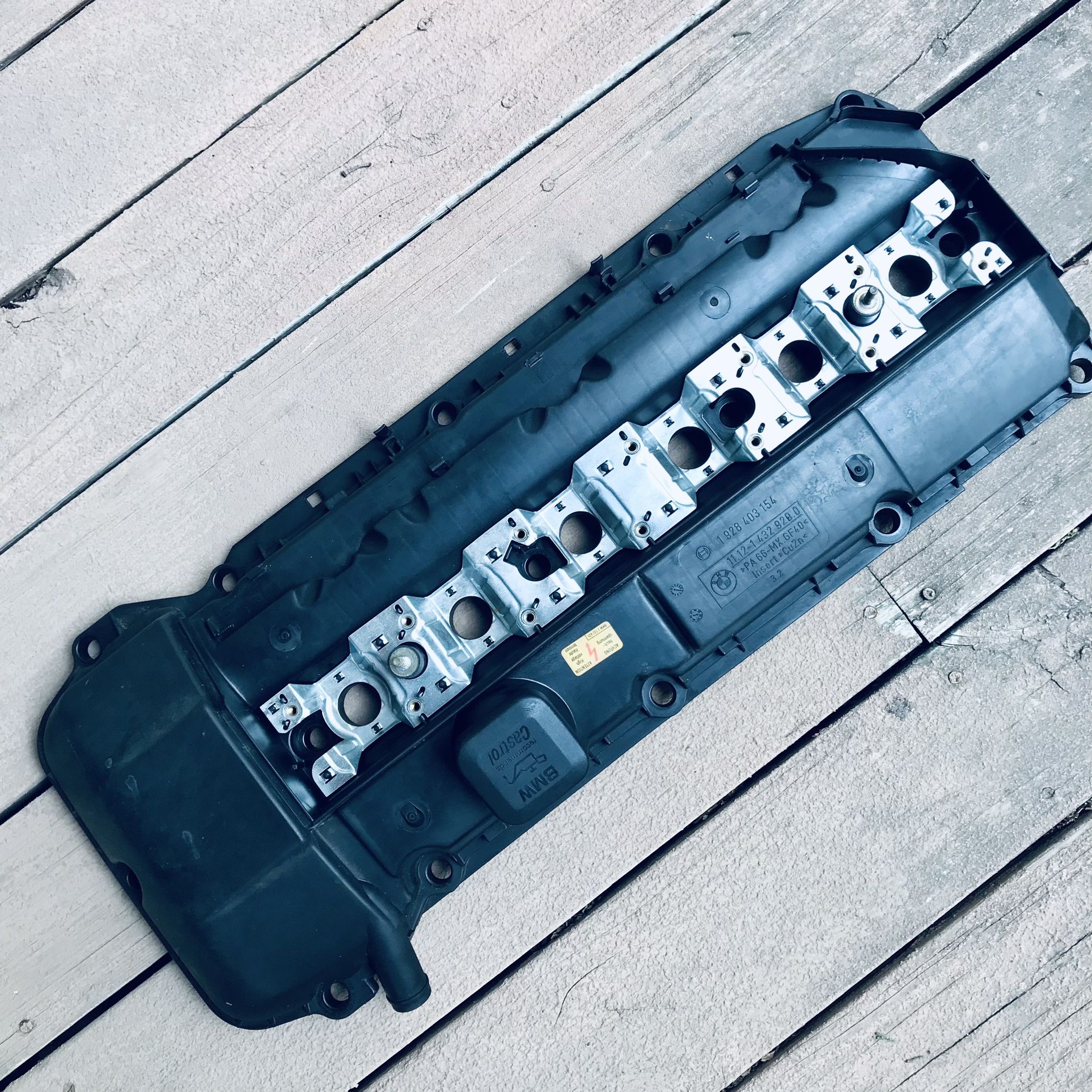 BMW 5 E39 Engine Head Valve Cover 111(contact info removed)8, Genuine OEM Original 1(contact info removed)54