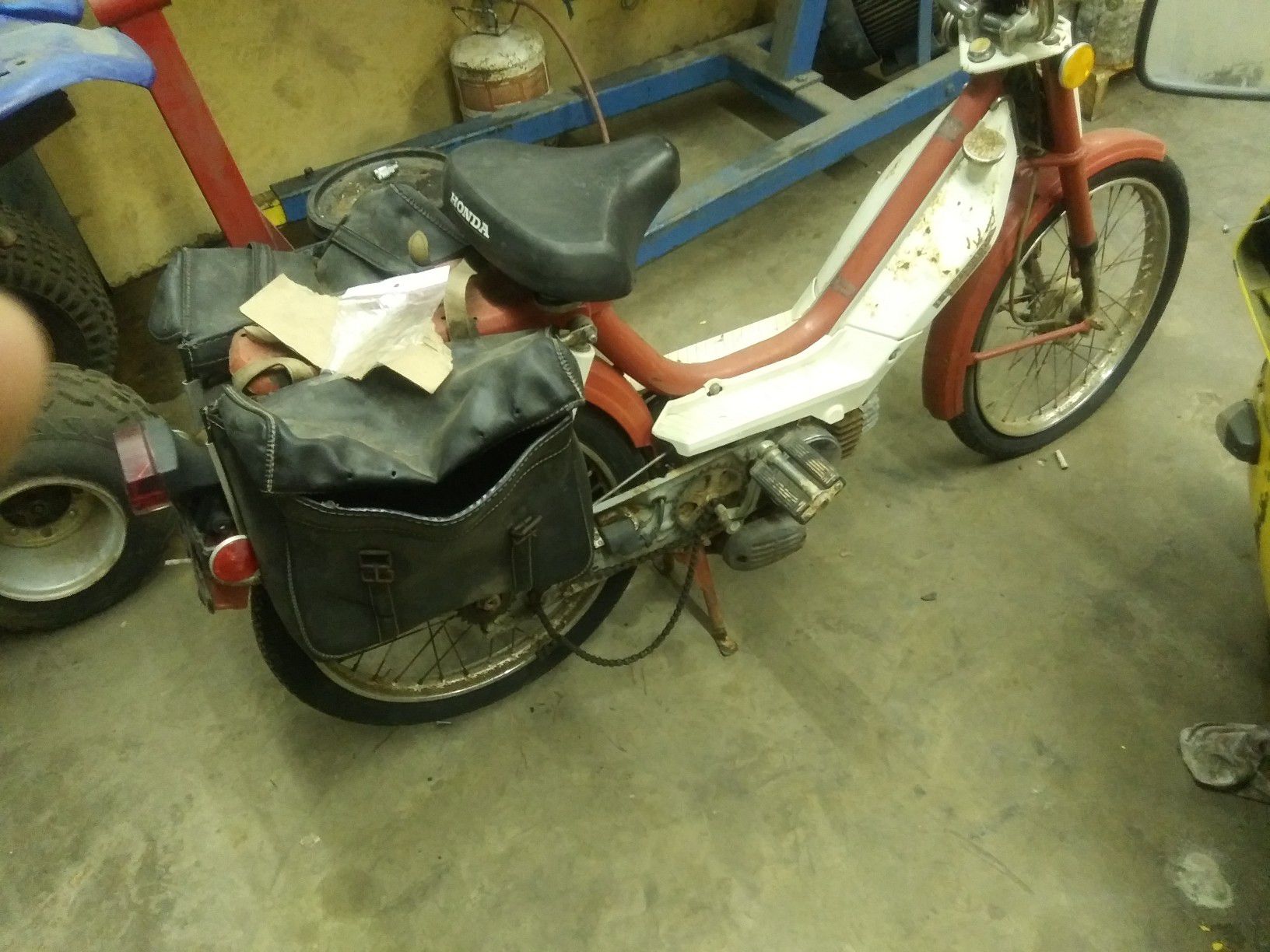 1978 Honda Hobbit Factory leather saddlebags needs restored $300 Motors not locked up