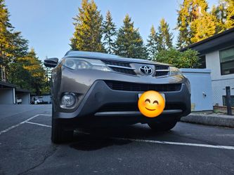 El bumper para la Toyota RAV4 Limited en color Pyrite Mica (código 4T3).